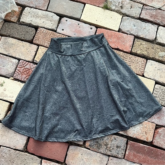 LuLaRoe Dresses & Skirts - Lularoe shimmery size 14 skirt